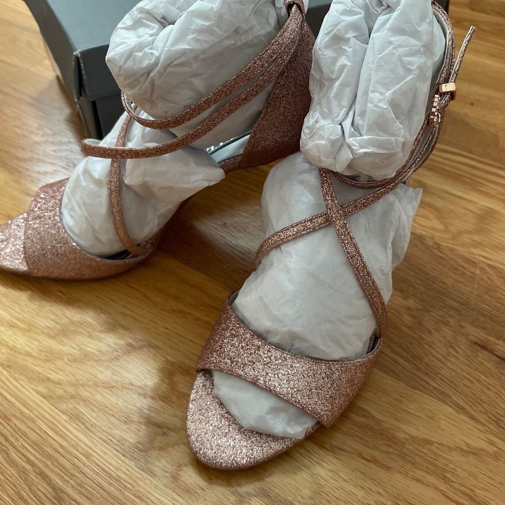 White by Vera Wang Heels Pumps Sandals 8